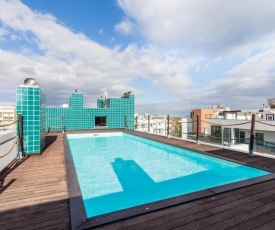 Lagos Marina apartment with pool & gym