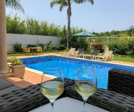 Luxurious Villa in Albufeira with Swimming Pool