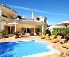 Vale do Garrao Villa Sleeps 8 Pool Air Con WiFi