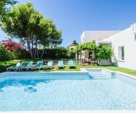 Villa Lucas - walking distance to restaurants