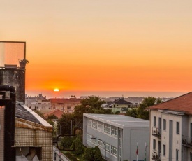 Sunset Relaxing Apt with terrace, parking & bikes