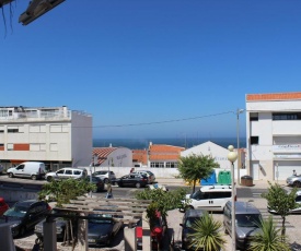 Apartamento com garagem e vista de mar