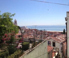 Cozy River View Alfama apartment