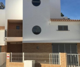 Villa de vacances 3 chambres et 6 couchages max. à proximité de mer à Praia Verde Algarve