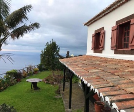 House with 2 bedrooms in Faja da Ovelha with wonderful sea view terrace and WiFi 2 km from the beach