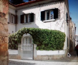 3 Bedroom Town House - Historic Centre of Cascais. 100 mts from the beach and centre of Cascais