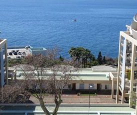 Modern Apartment next to Forum Shopping, near the sea, free parking and wifi