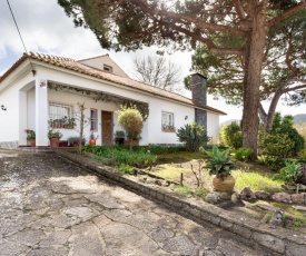 ALTIDO Idyllic House With Pool and Garden in Colares