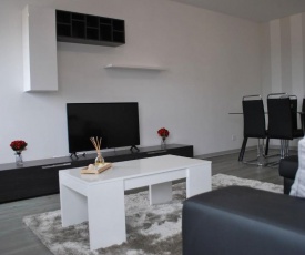 Apartamento T2 Novo com vista cidade e mar