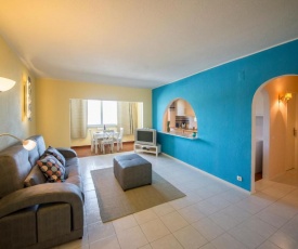 Beach Tower Getaway: Center, Parking, Comfort