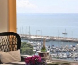 Apartment W Stunning View - MARINA - Free Parking & AC