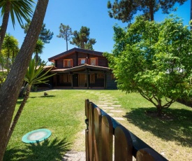 Amazing Wooden House in Aroeira Golf Courses