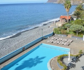 Atlantic View 1-Apartment with ocean view and Pool