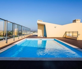 Picturesque & Modern 2 Bedroom flat with Rooftop Pool in Olhão