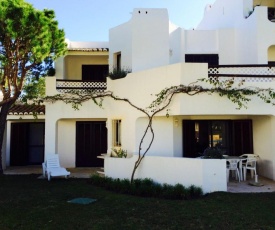 Apartment with 3 bedrooms in Olhos de Agua with shared pool furnished garden and WiFi 800 m from the beach