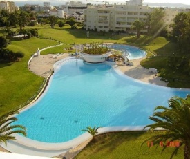 Apartment with 2 bedrooms in Alvor with wonderful mountain view shared pool enclosed garden 1 km from the beach