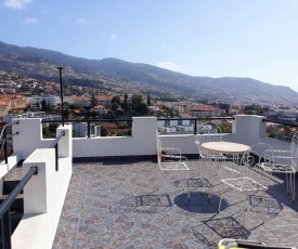 House with one bedroom in Funchal with wonderful sea view terrace and WiFi 4 km from the beach