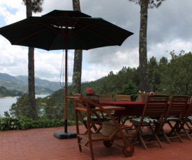 ALTIDO Gerês Mountain Lake Views