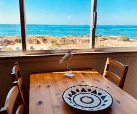 Sunny Apartment Facing The Sea