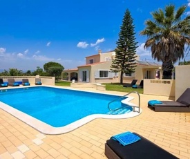 Carvoeiro Villa Sleeps 12 Pool Air Con WiFi