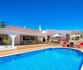 Carvoeiro Villa Sleeps 8 Pool WiFi