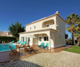 Elegant Villa in Carvoeiro with Swimming Pool