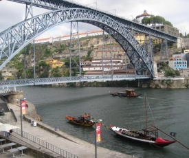 Historic Oporto Apartment at oporto UNESCO area, in front of Porto Wine caves