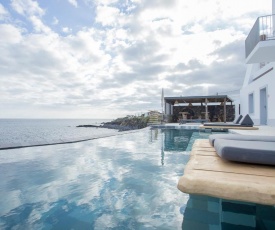 White Exclusive Suites & Villas