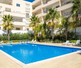 A04 - Large Modern 1 Bed Apartment with pool