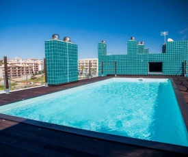 B04 - Luxury 2 bed w Terrace Pool