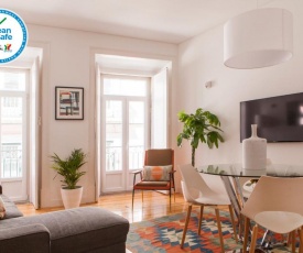 Cozy 1st Floor Flat Central Chiado District With Balconies and AC 19th Century building